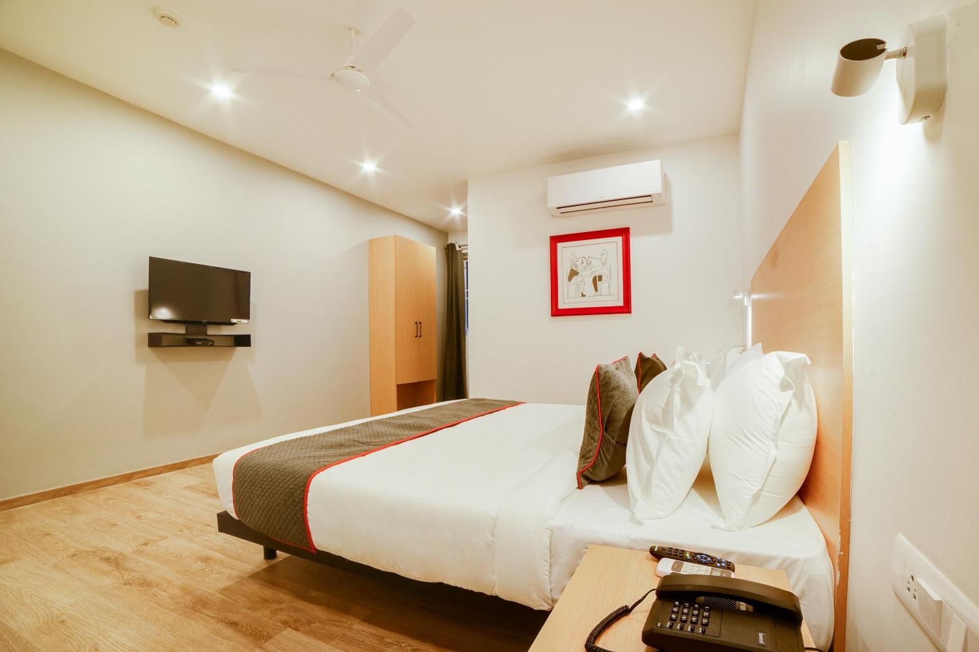 העיר בנגלור Super Townhouse Hosur Main Road Bommanahalli Near Gopalan Innovation Mall מראה חיצוני תמונה